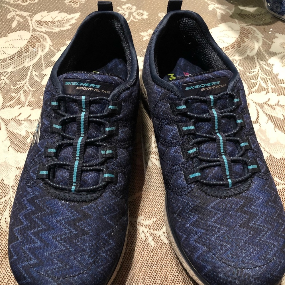 Sketchers Air Cooled Memory Foam!!